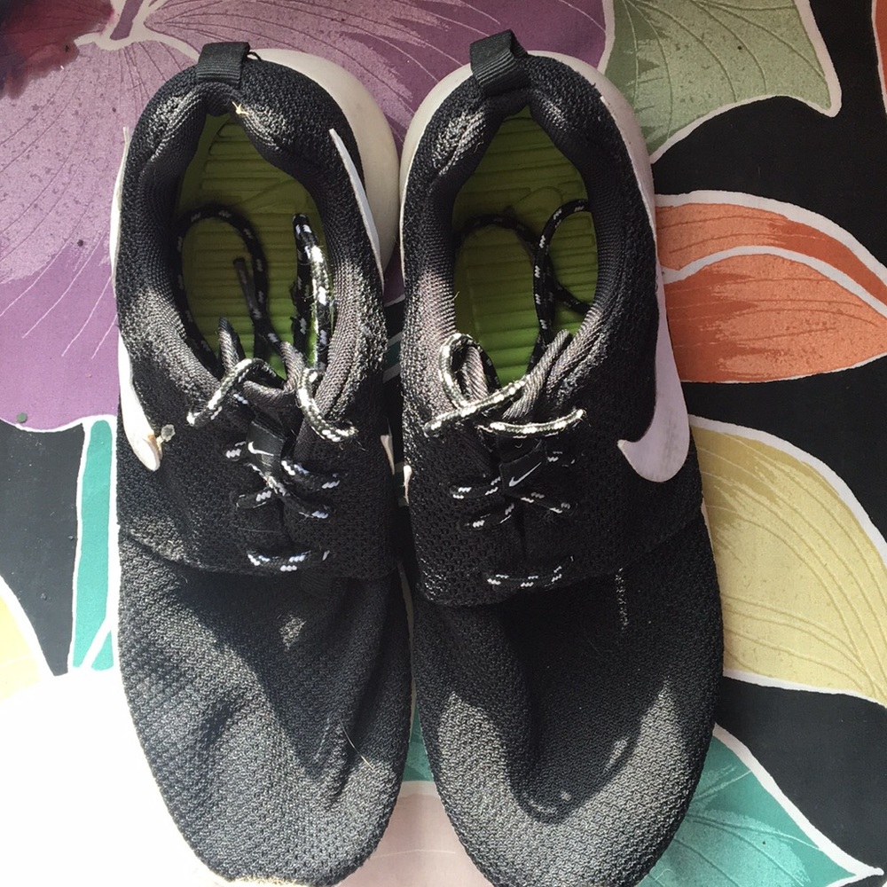 Used Nike Rooshes